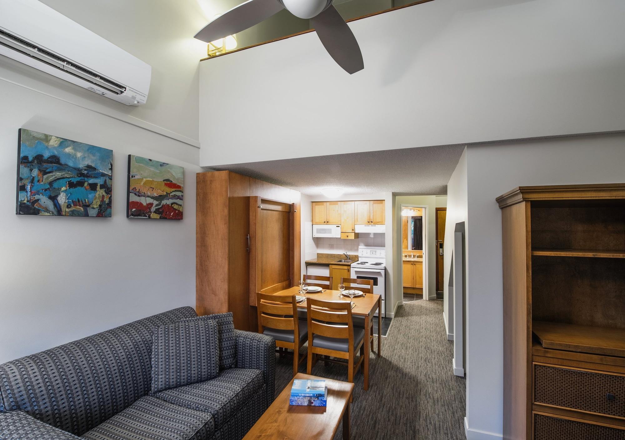 Whistler Village Inn & Suites Екстериор снимка