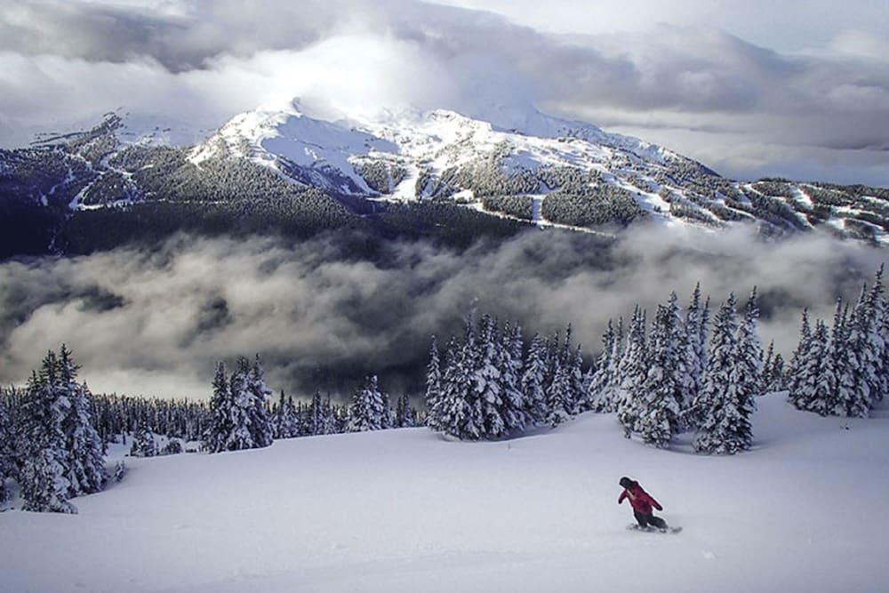 Whistler Village Inn & Suites Екстериор снимка