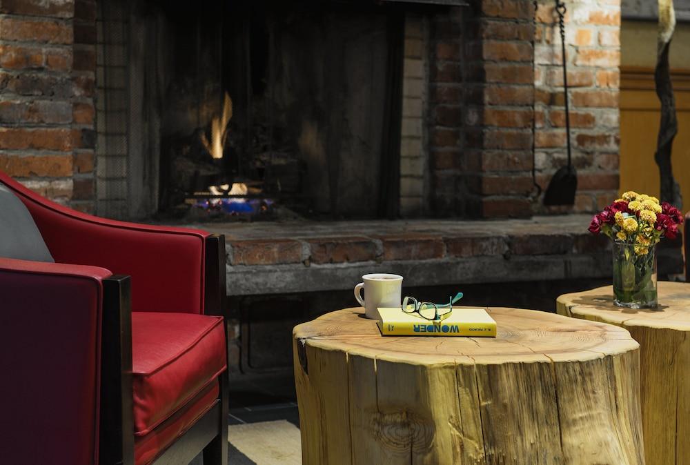 Whistler Village Inn & Suites Екстериор снимка