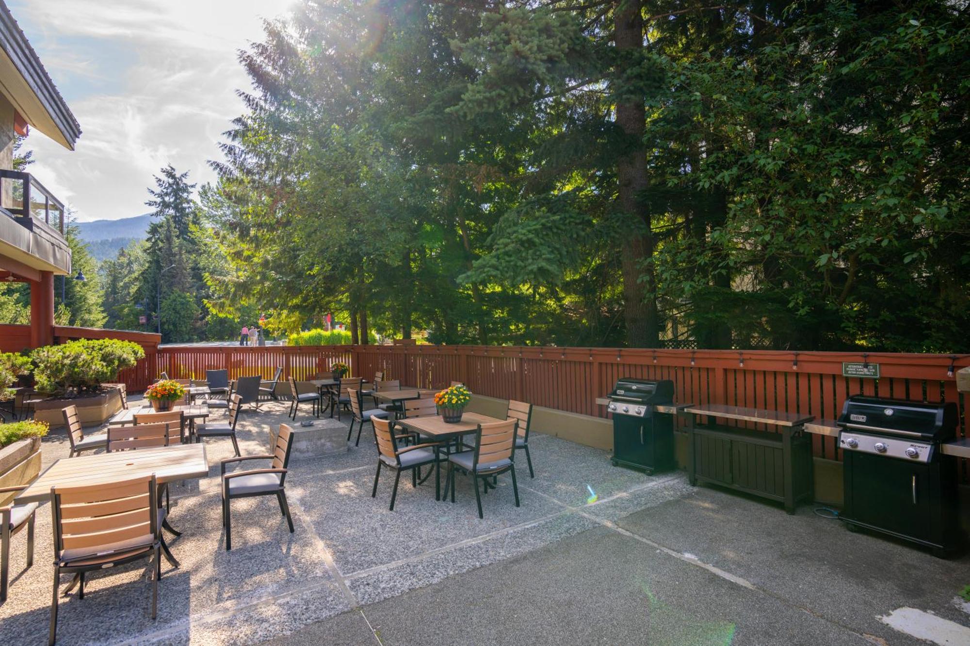Whistler Village Inn & Suites Екстериор снимка