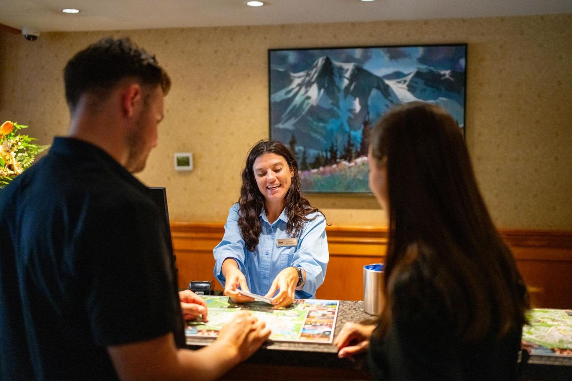Whistler Village Inn & Suites Екстериор снимка