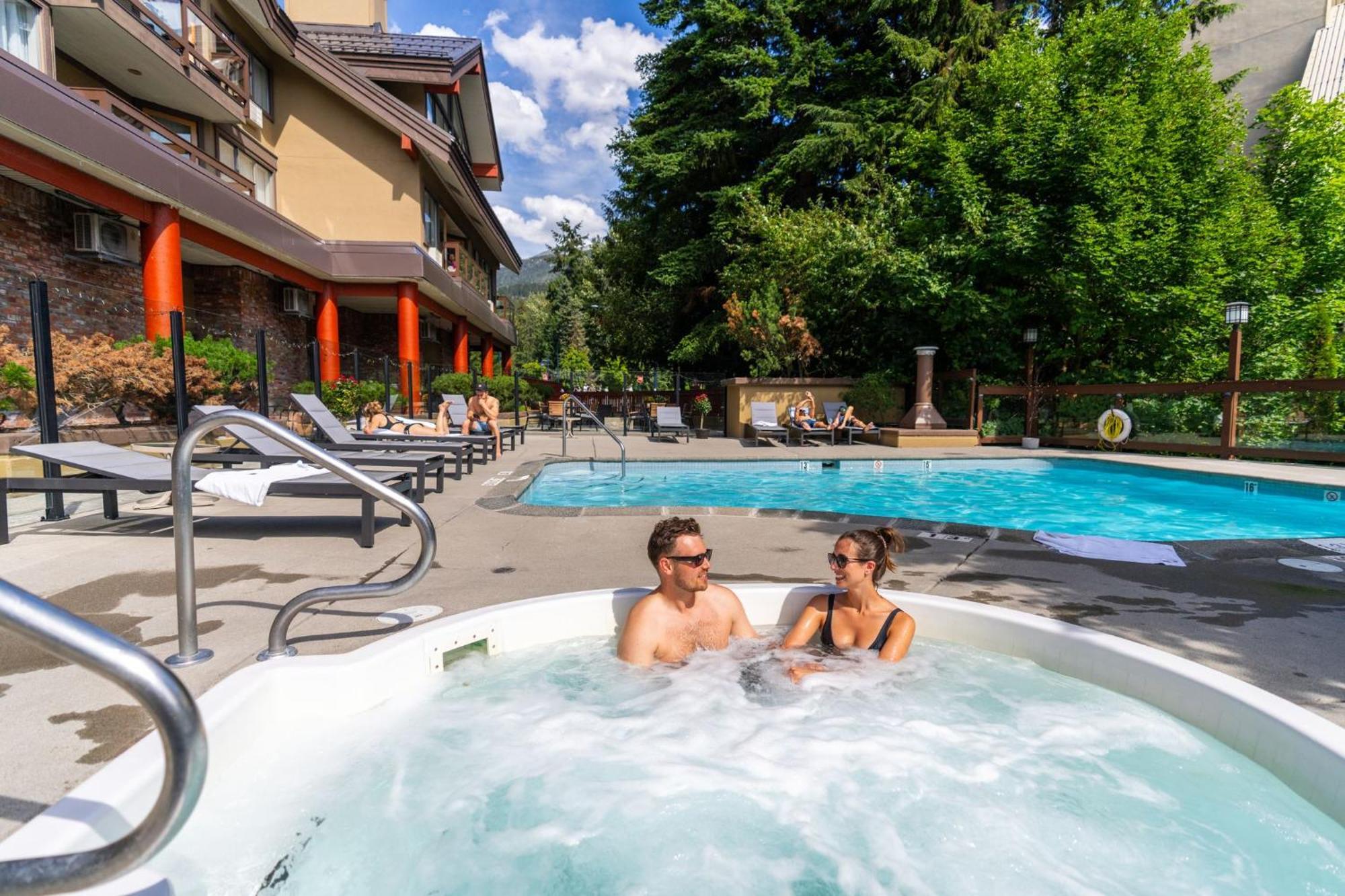 Whistler Village Inn & Suites Екстериор снимка