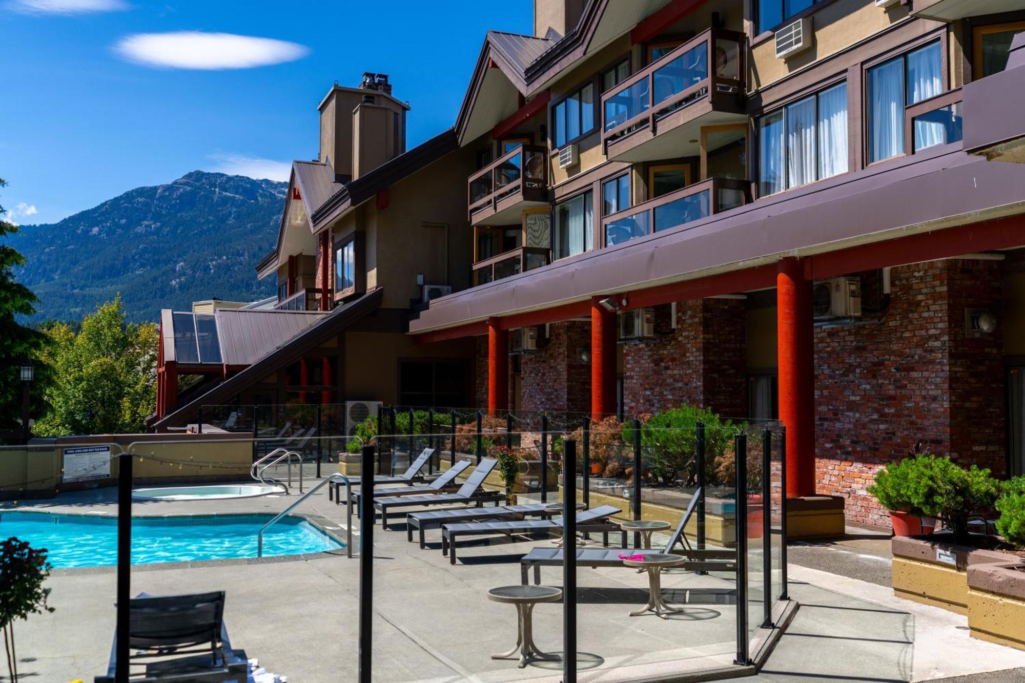 Whistler Village Inn & Suites Екстериор снимка