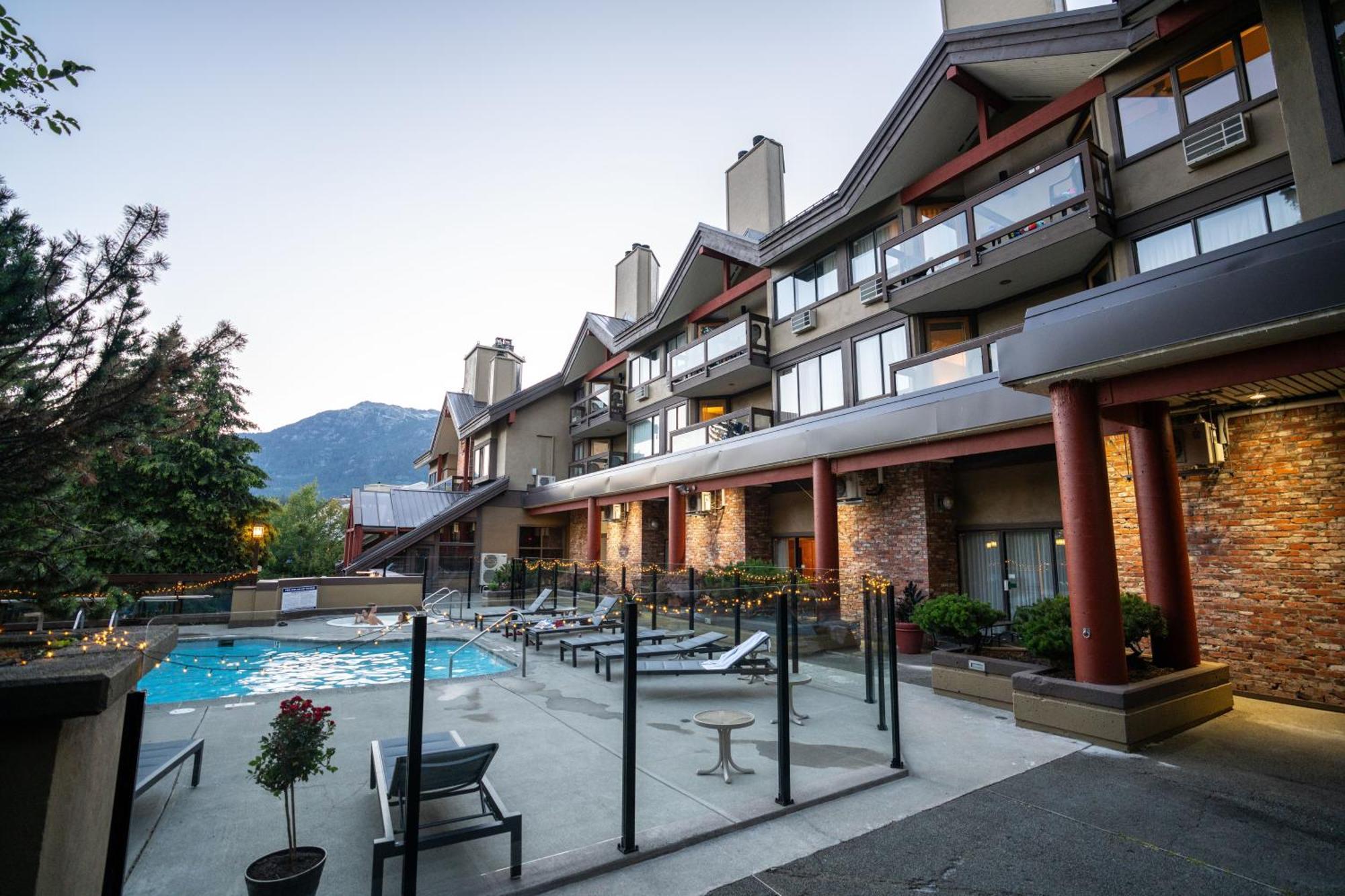 Whistler Village Inn & Suites Екстериор снимка