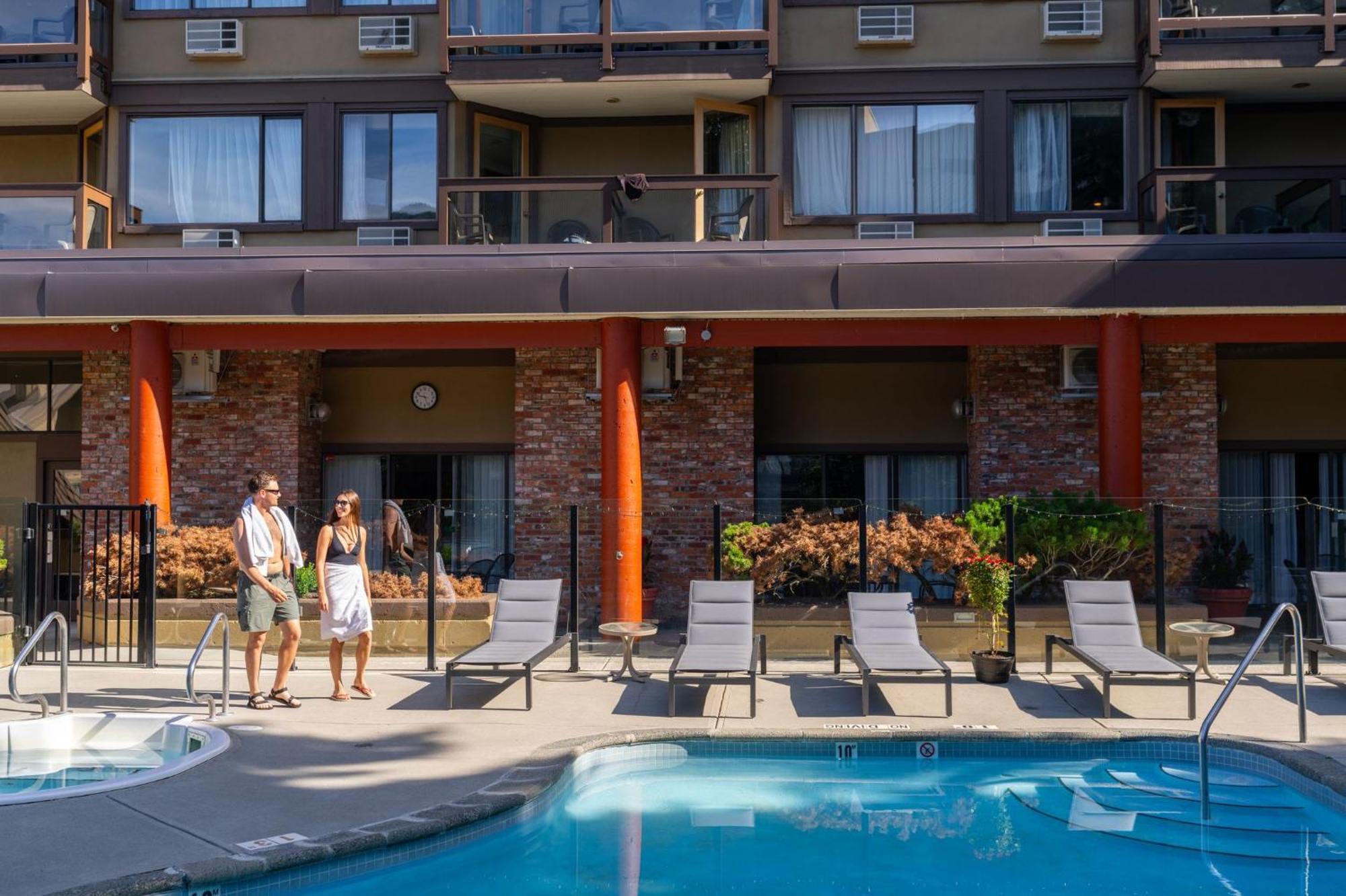 Whistler Village Inn & Suites Екстериор снимка