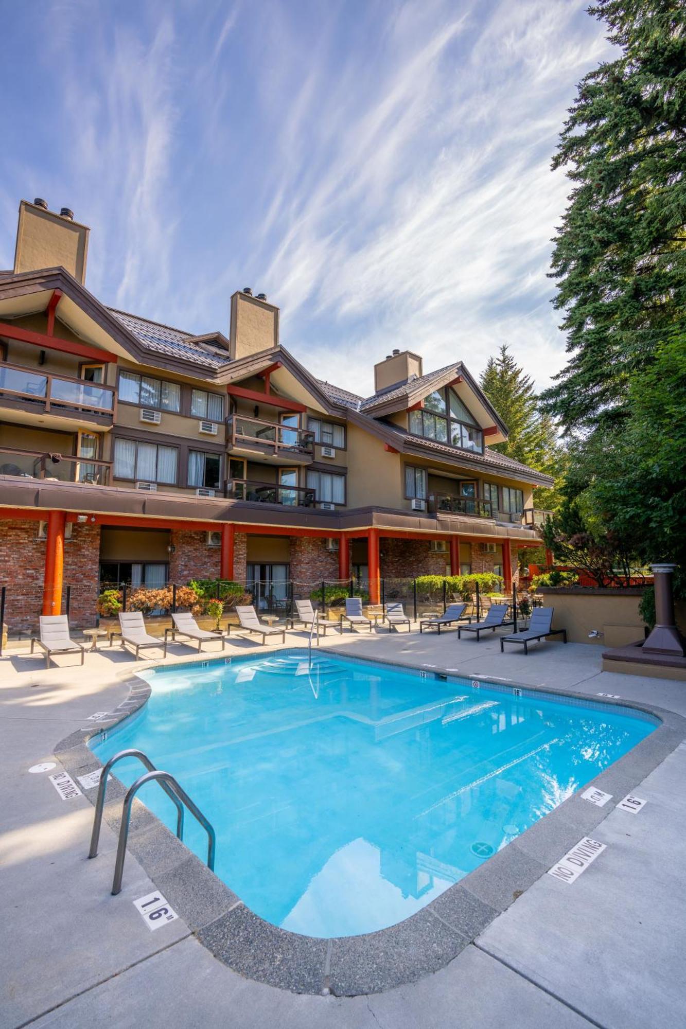 Whistler Village Inn & Suites Екстериор снимка