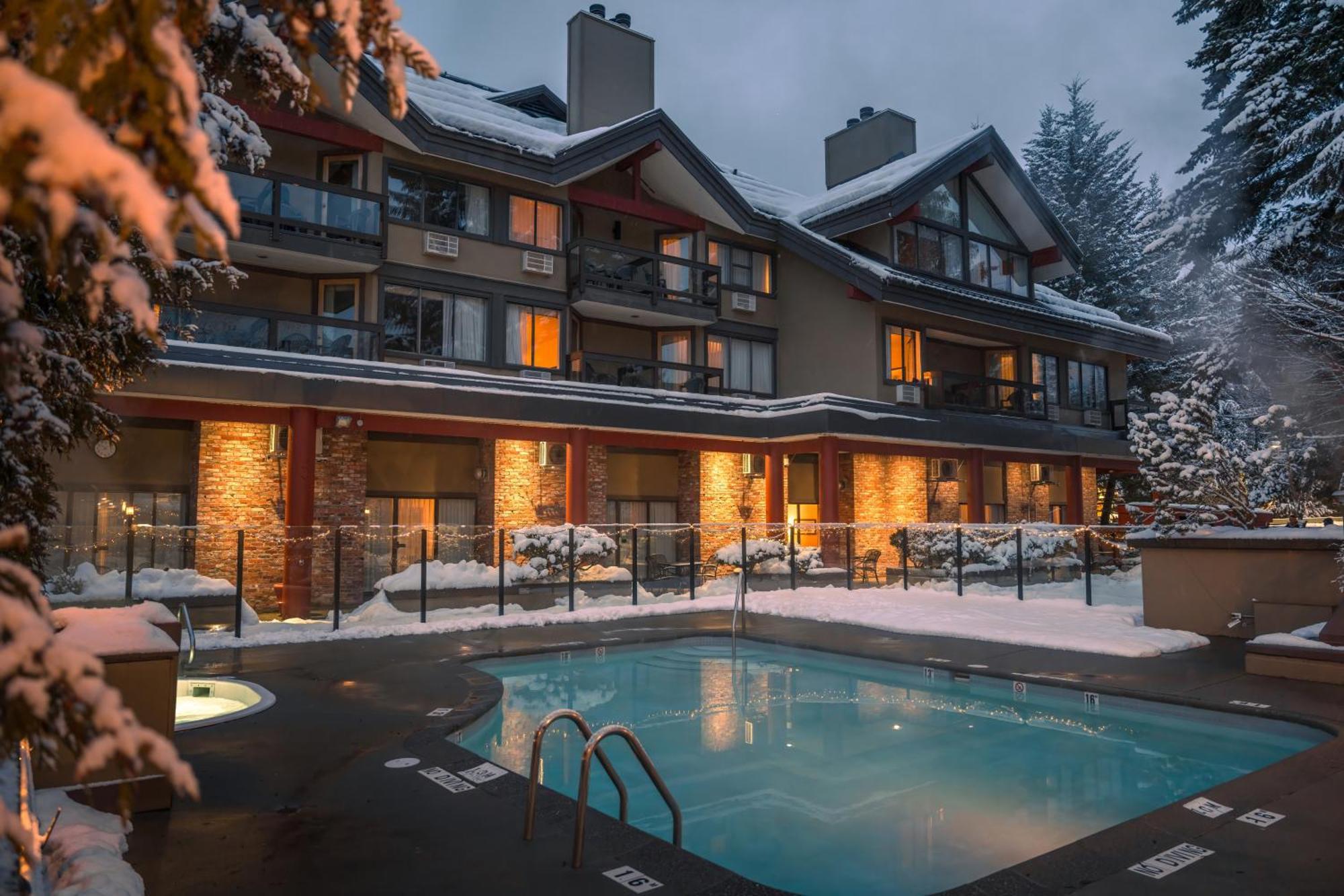 Whistler Village Inn & Suites Екстериор снимка