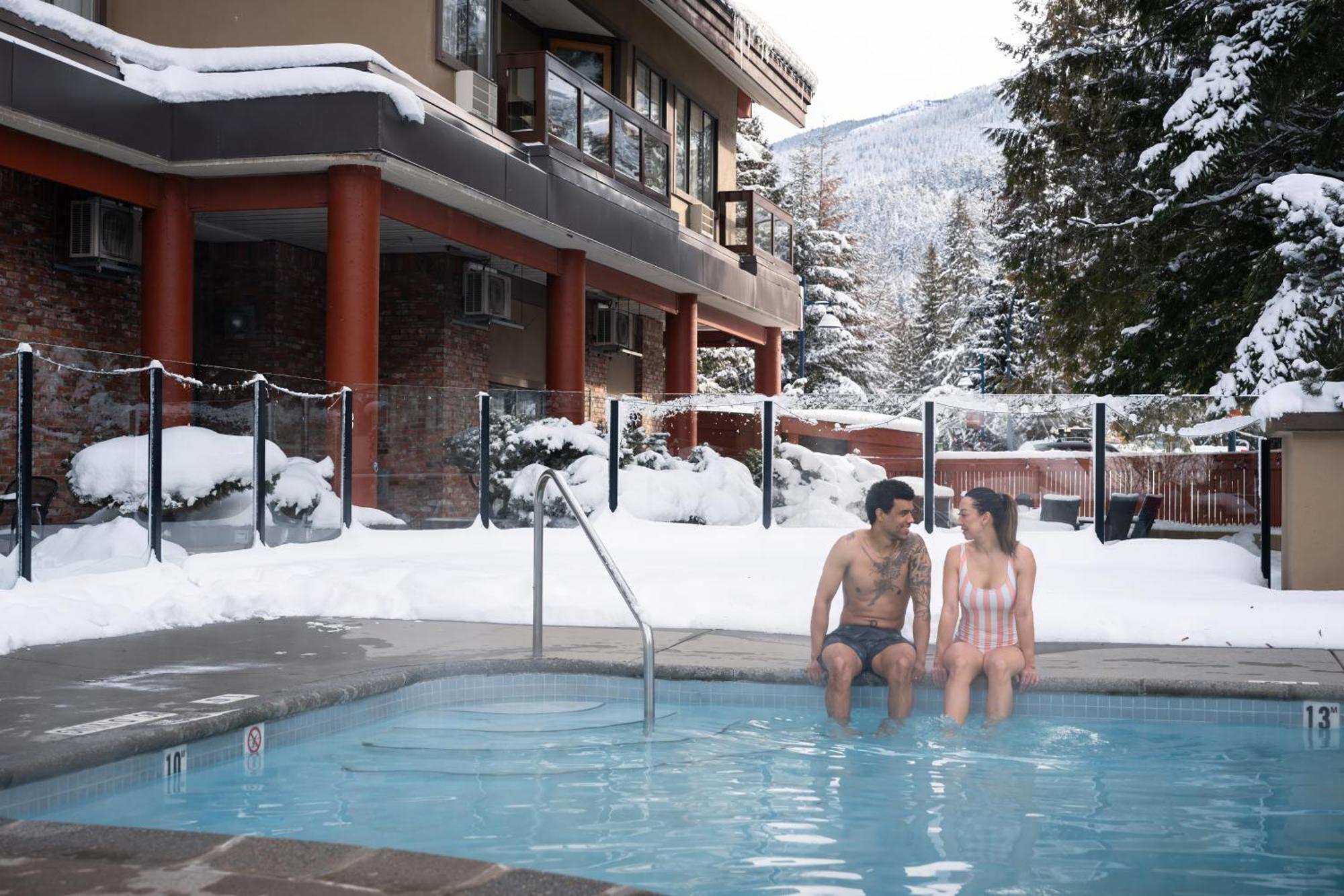 Whistler Village Inn & Suites Екстериор снимка