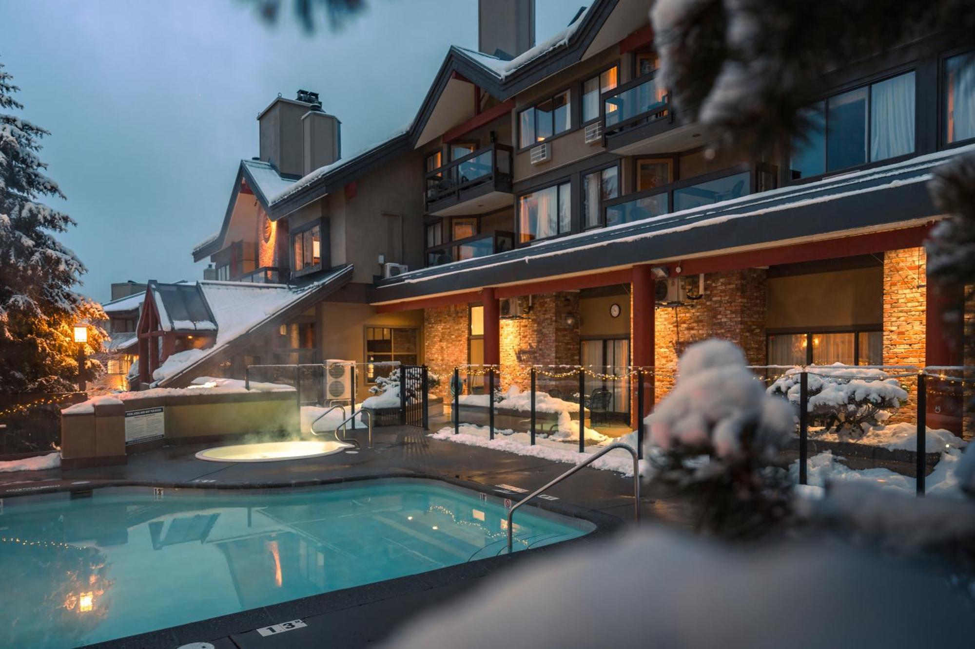 Whistler Village Inn & Suites Екстериор снимка