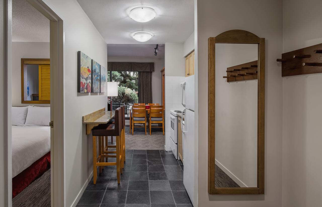 Whistler Village Inn & Suites Екстериор снимка